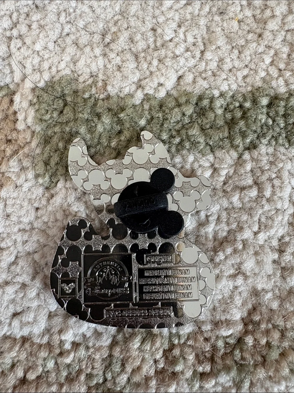 Ducks of Disney trading pin - Angel (Brand New) - parks trading pin! 🦆
